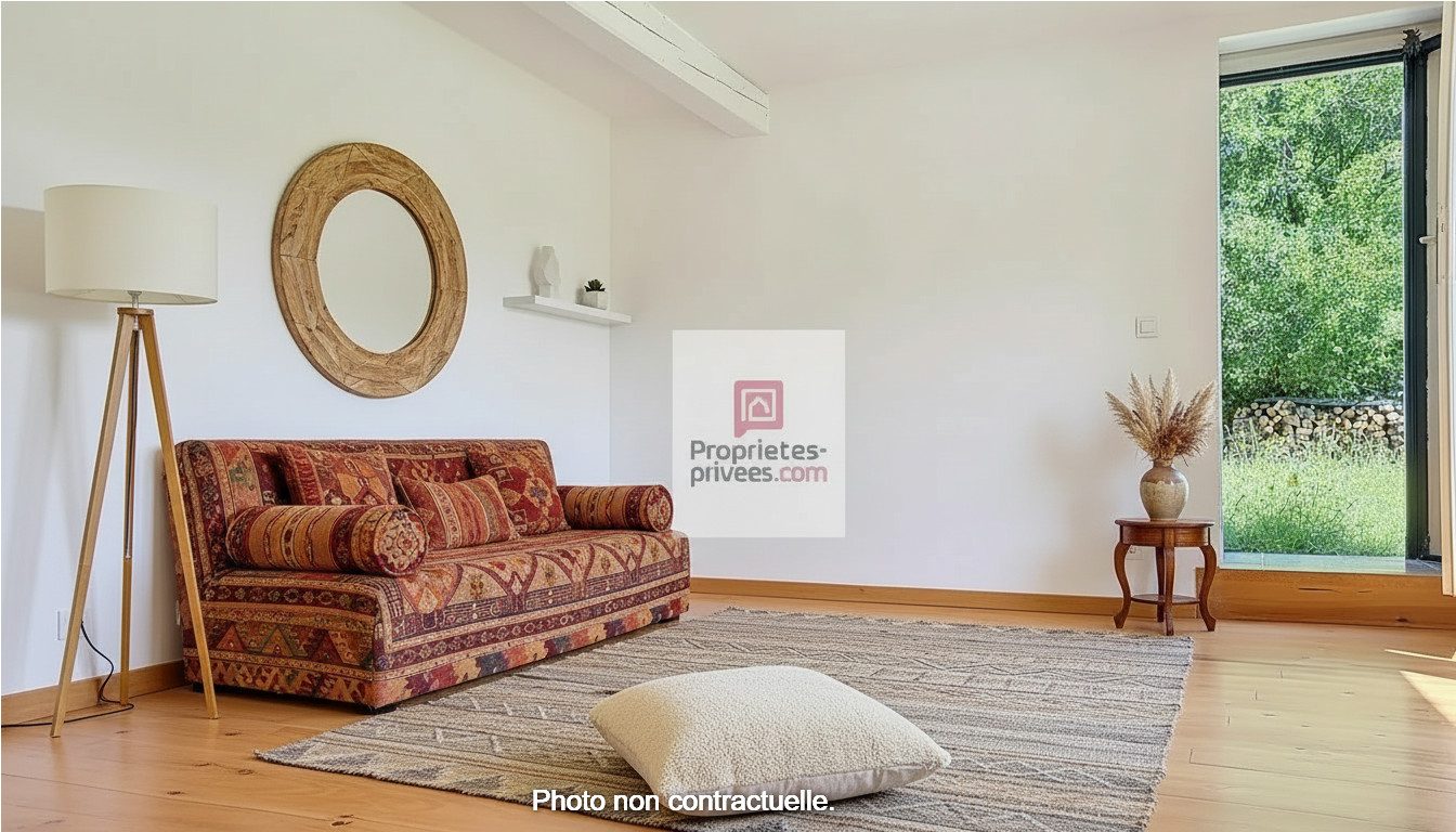 LES EYZIES-DE-TAYAC-SIREUIL Une propriété volontairement à l'écart, pour ceux qui privilégient le silence, la discrétion et un cadre naturel préservé. 4 chambres. Terrain environ 1 hectare 18