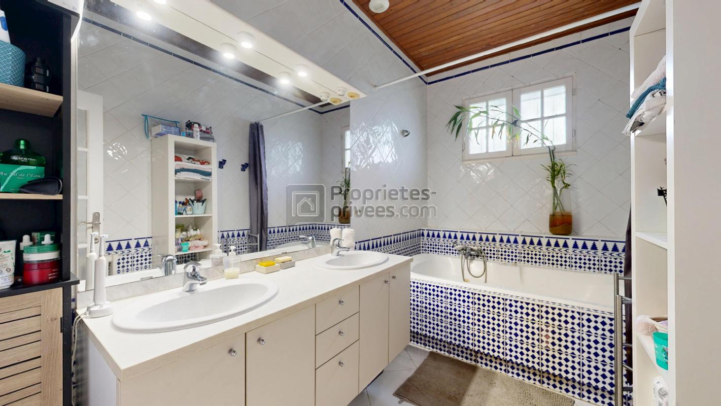 MONTJOIRE Maison MONTJOIRE 9 pièce(s) 260 m2 avec Piscine 11