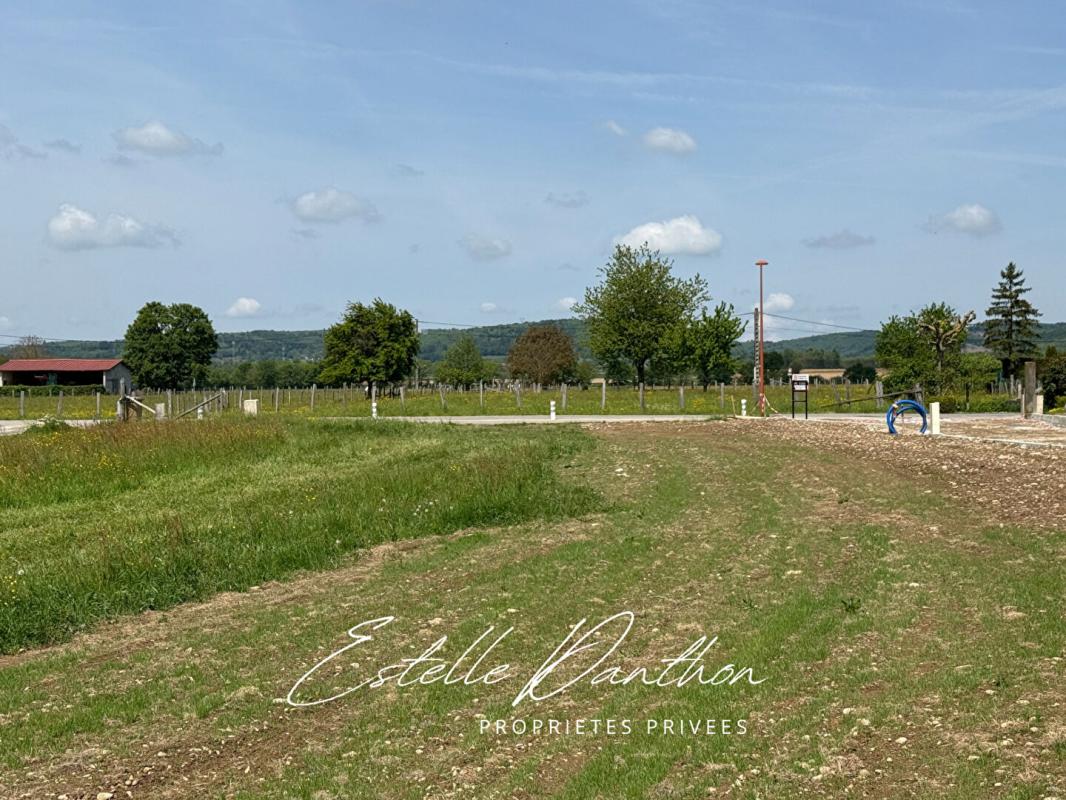 LONGECHENAL Terrain constructible viabilisé de 776 m2 à Longechenal 2