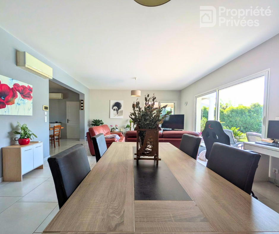 LE MUY Villa plain pied avec piscine et double garage dans un quartier calme ! 14