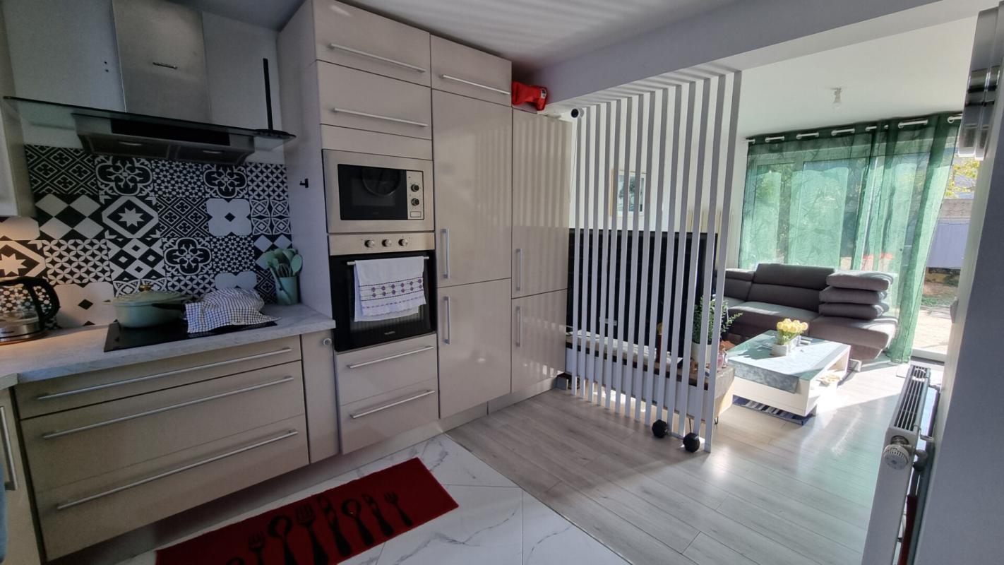 MORSANG-SUR-ORGE Maison Morsang Sur Orge 8 pièce(s) 140 m2 2