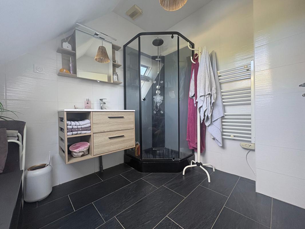 BAUNE Maison située en bourg, à proximité d'Angers 12