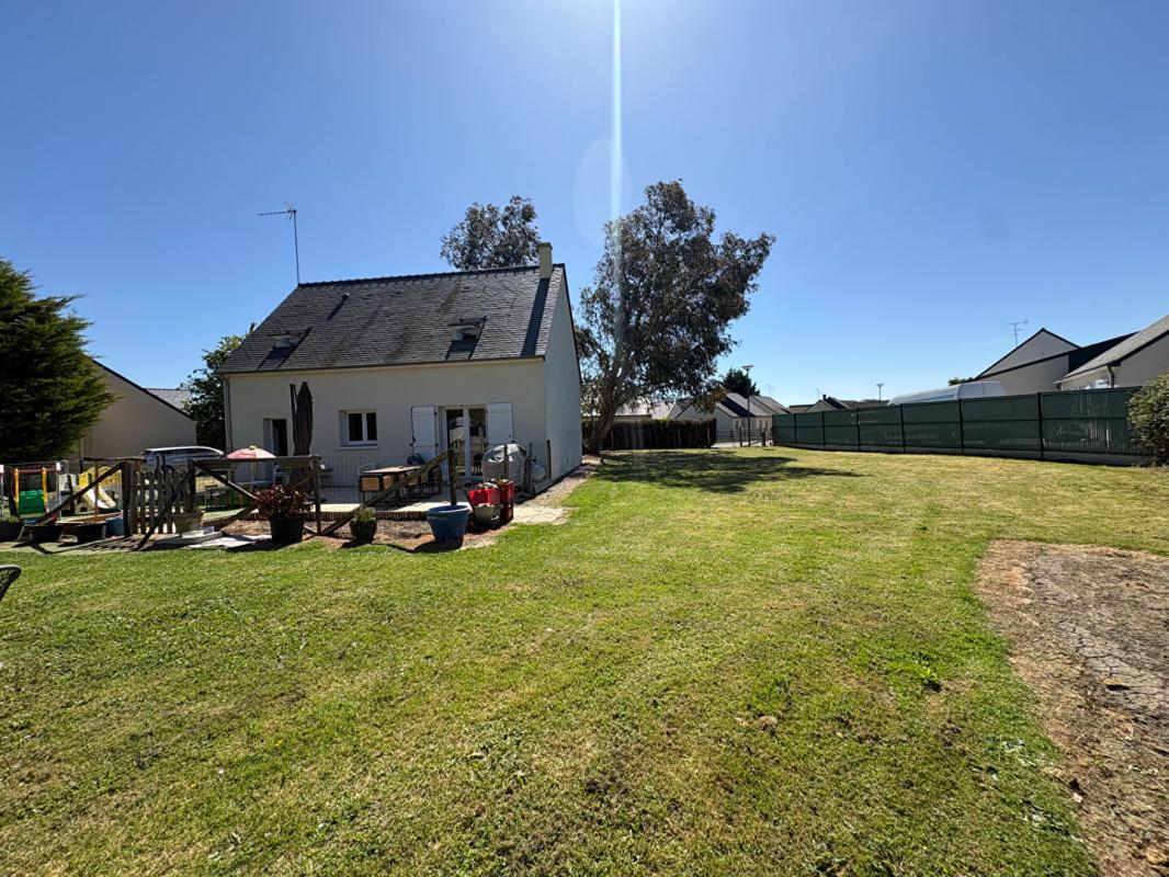 BAUNE Maison située en bourg, à proximité d'Angers 15