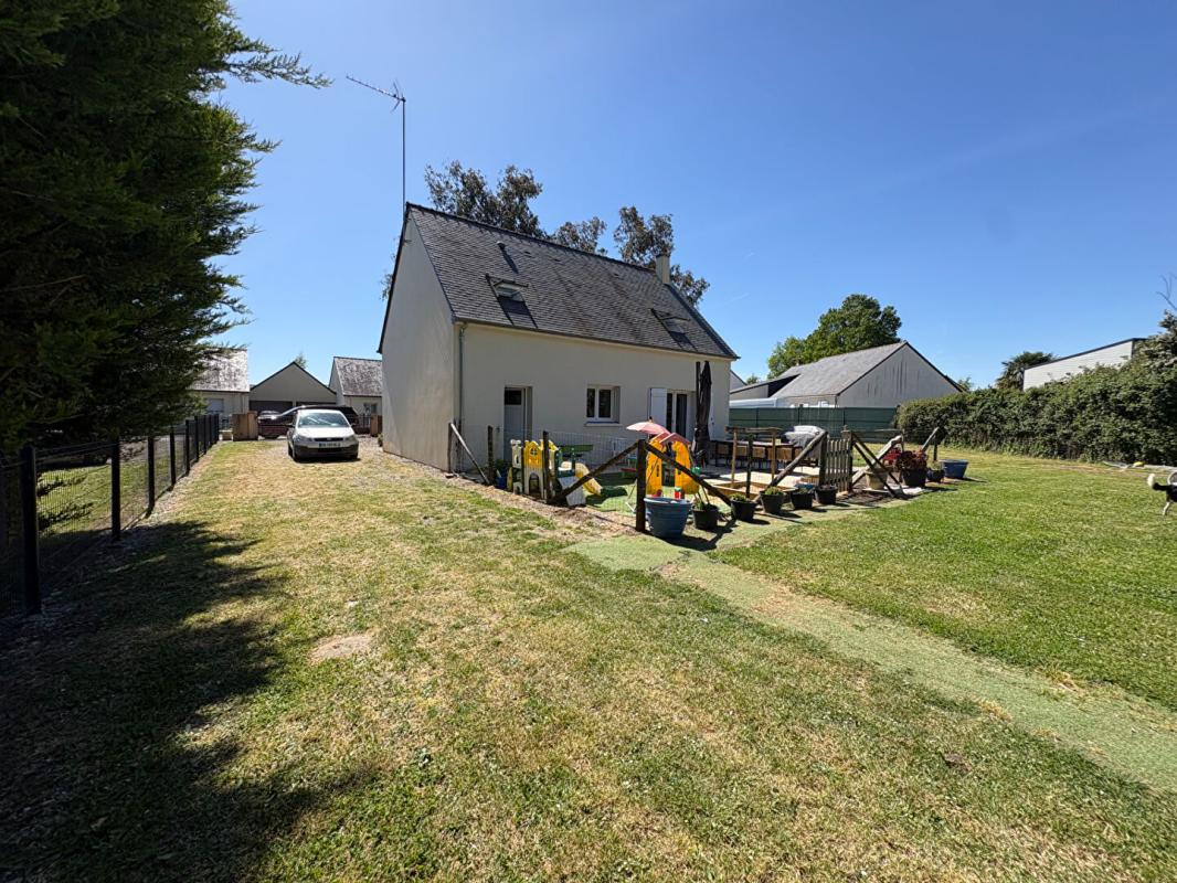 BAUNE Maison située en bourg, à proximité d'Angers 16