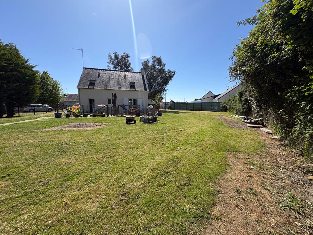 BAUNE Maison située en bourg, à proximité d'Angers 17