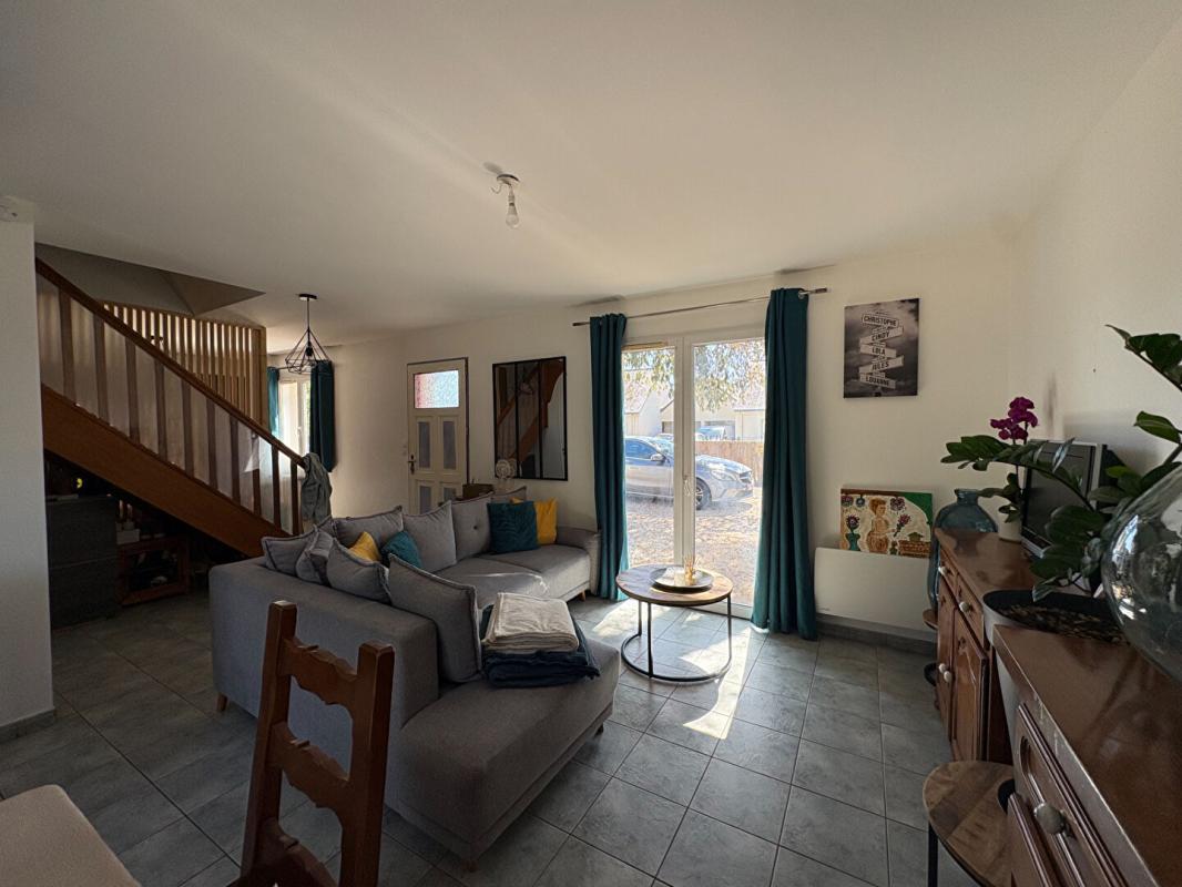 BAUNE Maison située en bourg, à proximité d'Angers 2