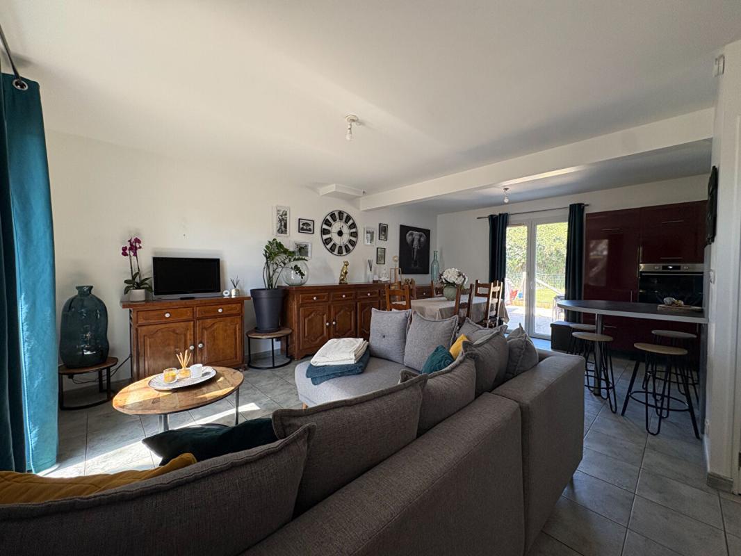 BAUNE Maison située en bourg, à proximité d'Angers 3