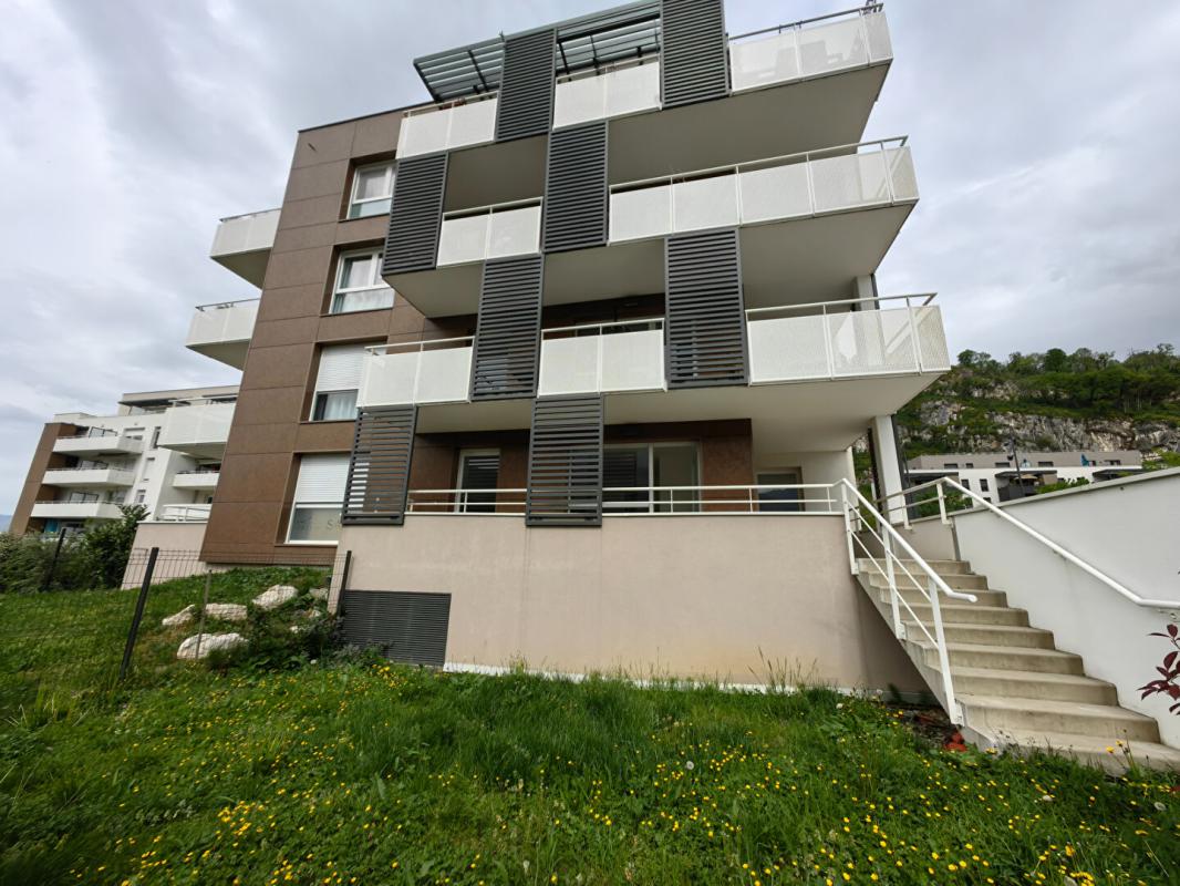 VOREPPE ? T4 81,7 M² avec jardin + terrasse + garage ? Résidence récente à Voreppe 293000E 17