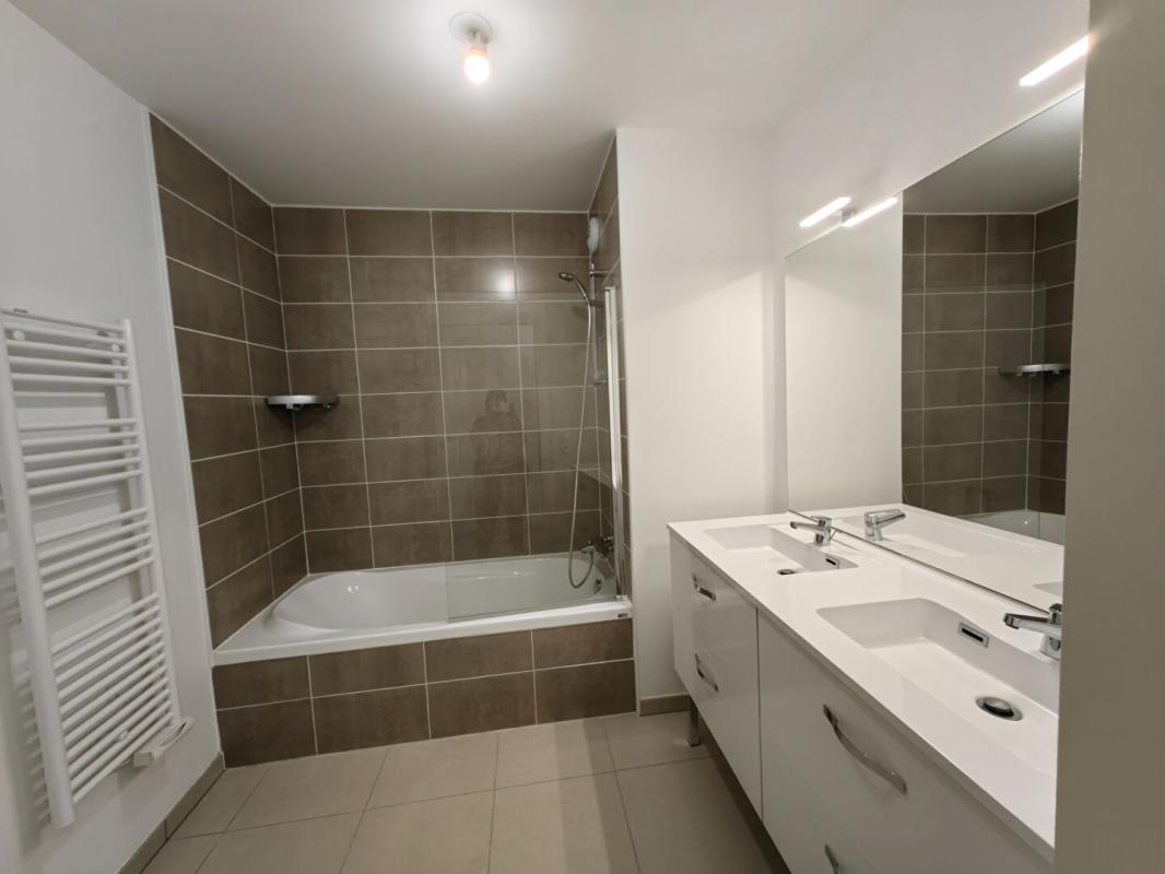 VOREPPE ? T4 81,7 M² avec jardin + terrasse + garage ? Résidence récente à Voreppe 293000E 7