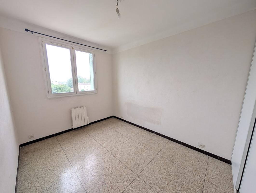 SALON-DE-PROVENCE À louer - T2 de 40 m² à Salon-de-Provence 4