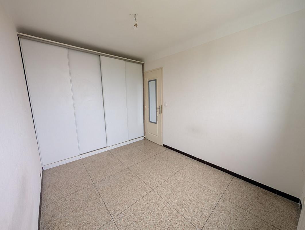 SALON-DE-PROVENCE À louer - T2 de 40 m² à Salon-de-Provence 5