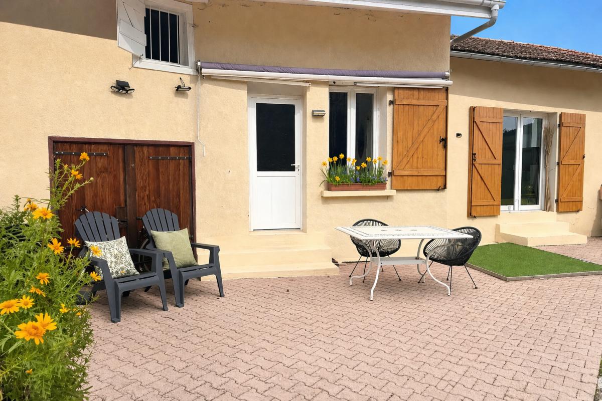 CLAVEISOLLES CLAVEISOLLES. Petite maison cocoon 3 pièces 93 m2 avec terrasse et terrain au calme 1
