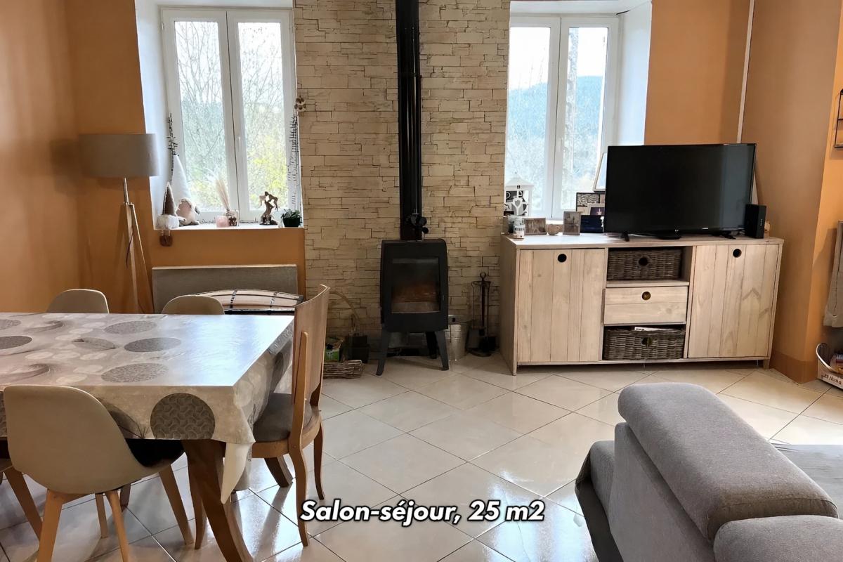 CLAVEISOLLES CLAVEISOLLES. Petite maison cocoon 3 pièces 93 m2 avec terrasse et terrain au calme 5