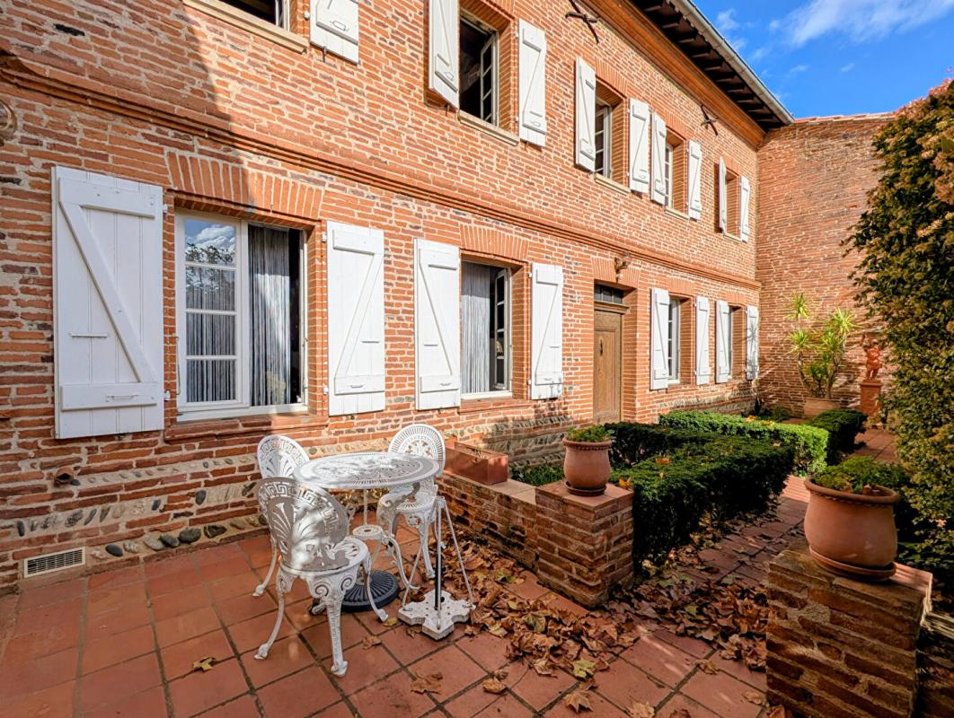 PORTET-SUR-GARONNE Demeure de caractère avec dépendance et garage sur terrain de 1100 m² 2