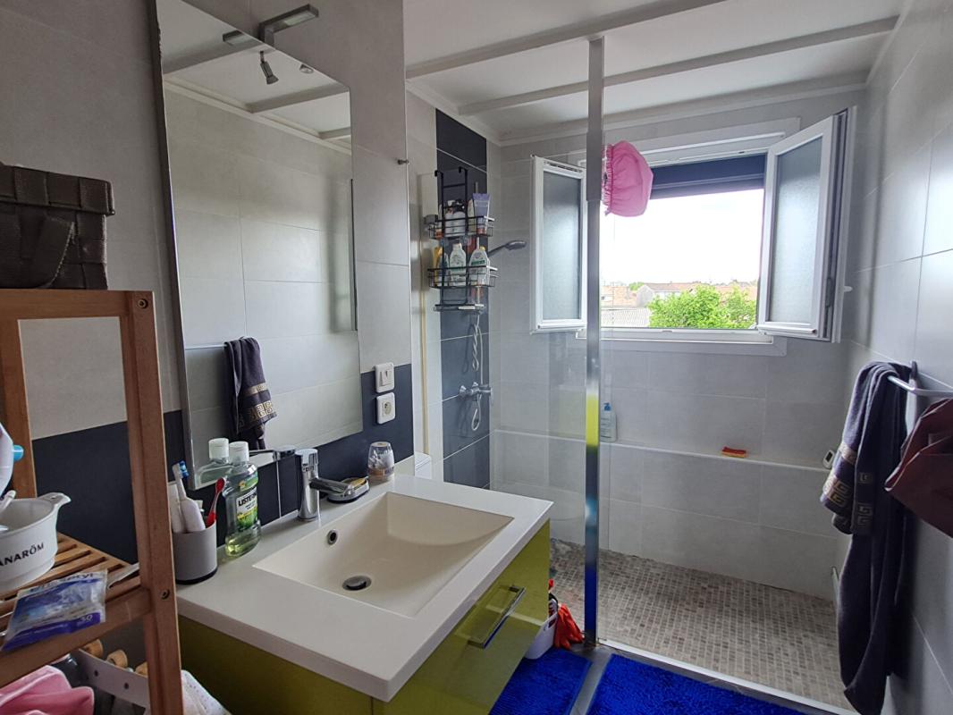 BEGLES Bègles : Appartement T4 de 72 m2 + balcon+ cellier. Coup de coeur assuré 9