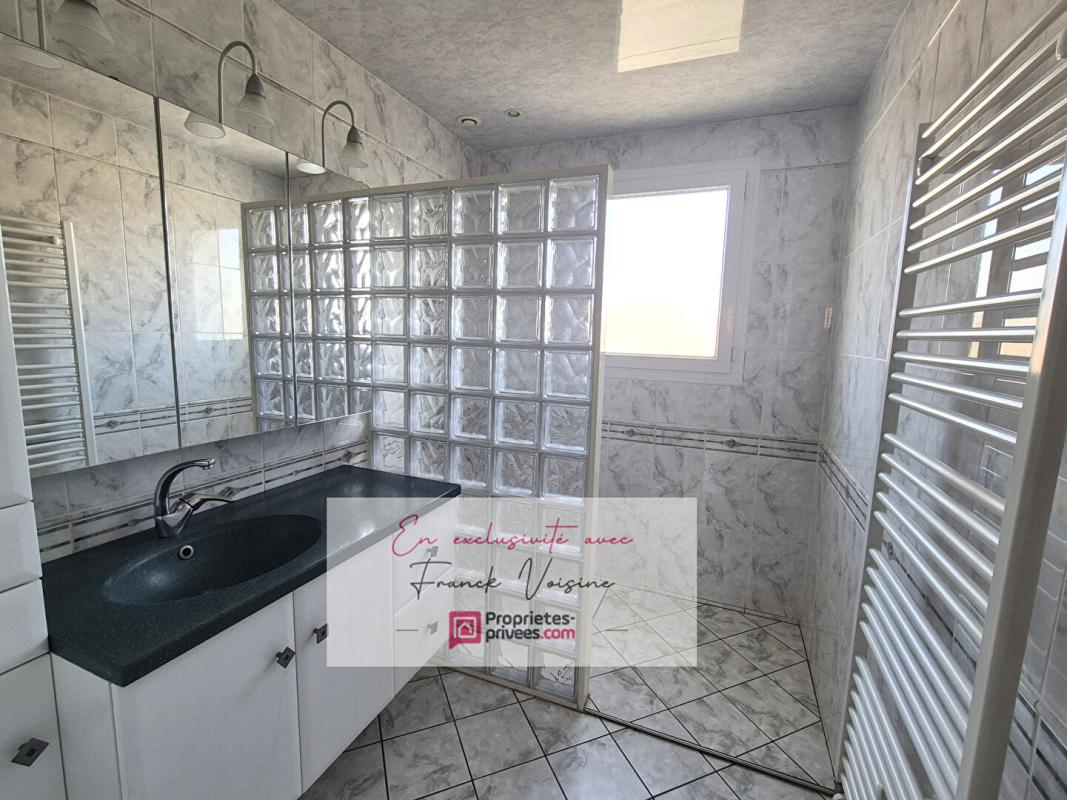 LES HERBIERS A VENDRE  en EXCLUSIVITE aux Herbiers, centre ville - Maison avec 4 chambres sur un terrain de  729 m2 env 5