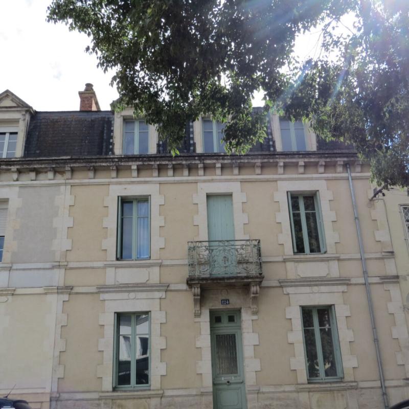 FONTENAY-LE-COMTE Maison de ville, hyper centre 1