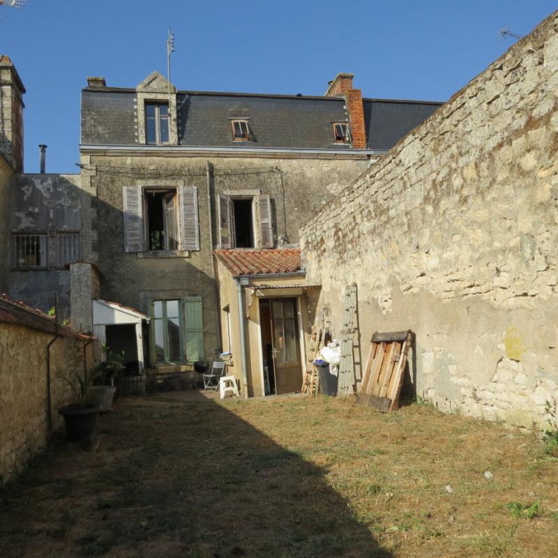 FONTENAY-LE-COMTE Maison de ville, hyper centre 11