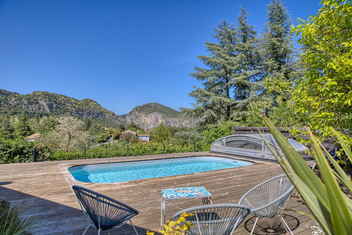 ANDUZE Superbe villa  de plain pied  avec piscine et mazet indépendant sur les hauteurs avec vue exceptionnelle 1
