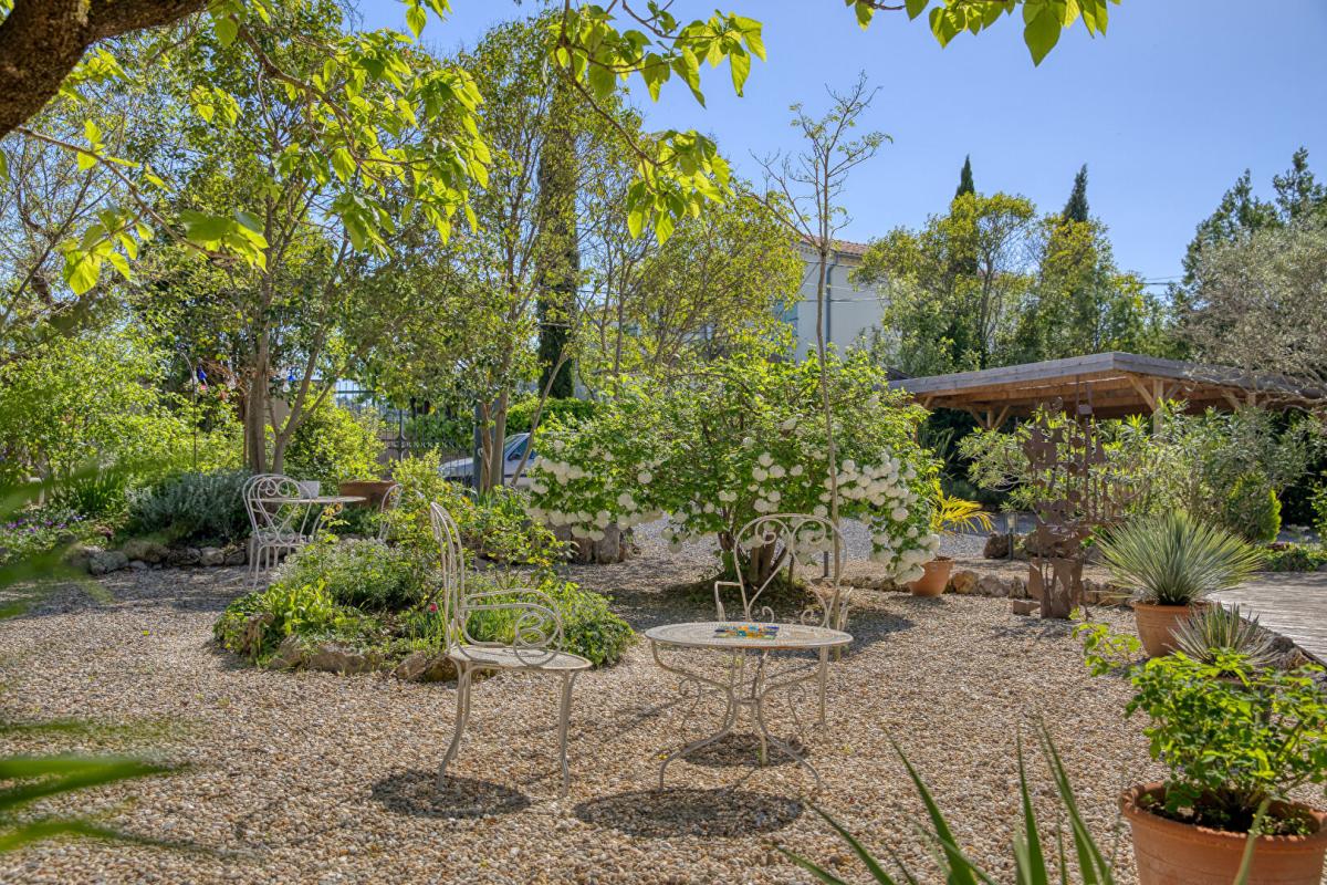 ANDUZE Superbe villa  de plain pied  avec piscine et mazet indépendant sur les hauteurs avec vue exceptionnelle 14