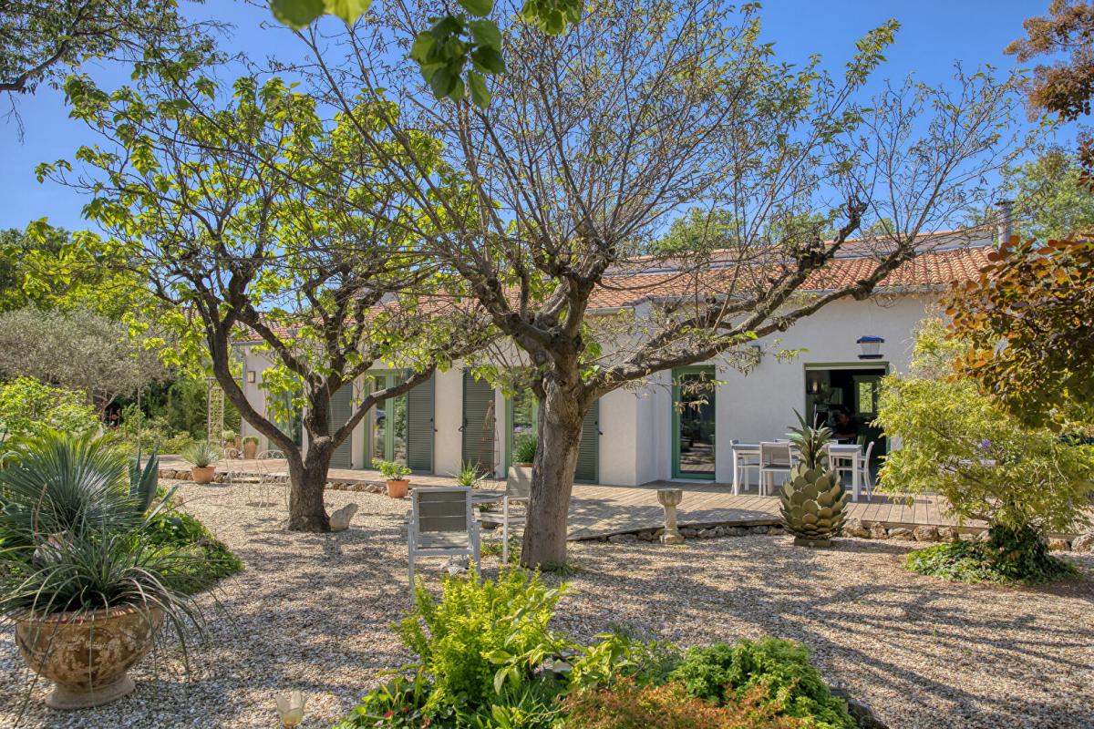 ANDUZE Superbe villa  de plain pied  avec piscine et mazet indépendant sur les hauteurs avec vue exceptionnelle 15