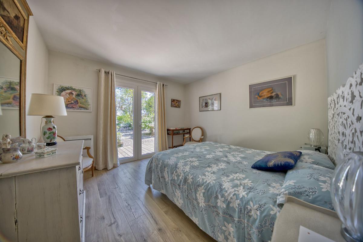 ANDUZE Superbe villa  de plain pied  avec piscine et mazet indépendant sur les hauteurs avec vue exceptionnelle 8