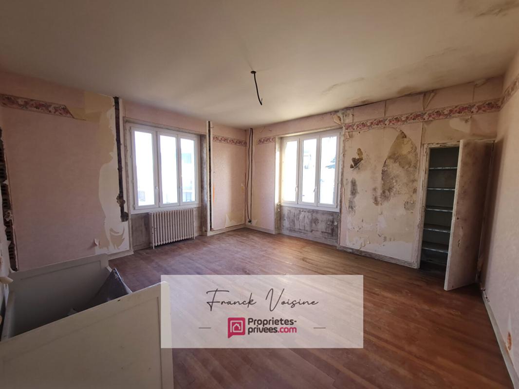 LES HERBIERS Maison de 212 m2 A VENDRE Les Herbiers  Centre Ville - 4 Chambres et un bureau sur un terrain de 1150 m2 9