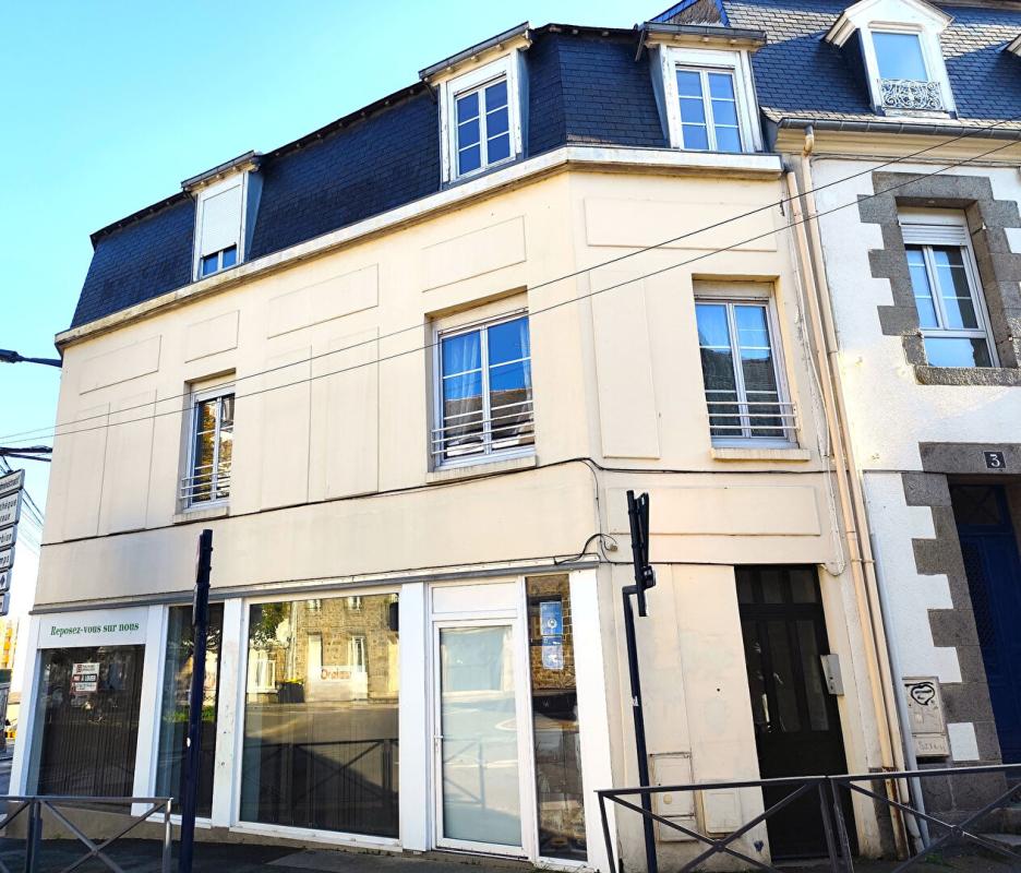 SAINT-BRIEUC Immeuble avec local commercial et 2 appartements 1