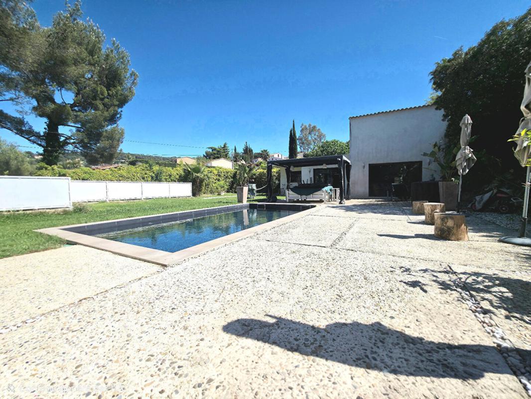 SANARY-SUR-MER Maison type californien a Sanary Sur Mer 5 pièce(s) 100 m2 PISCINE ,GARAGE 10