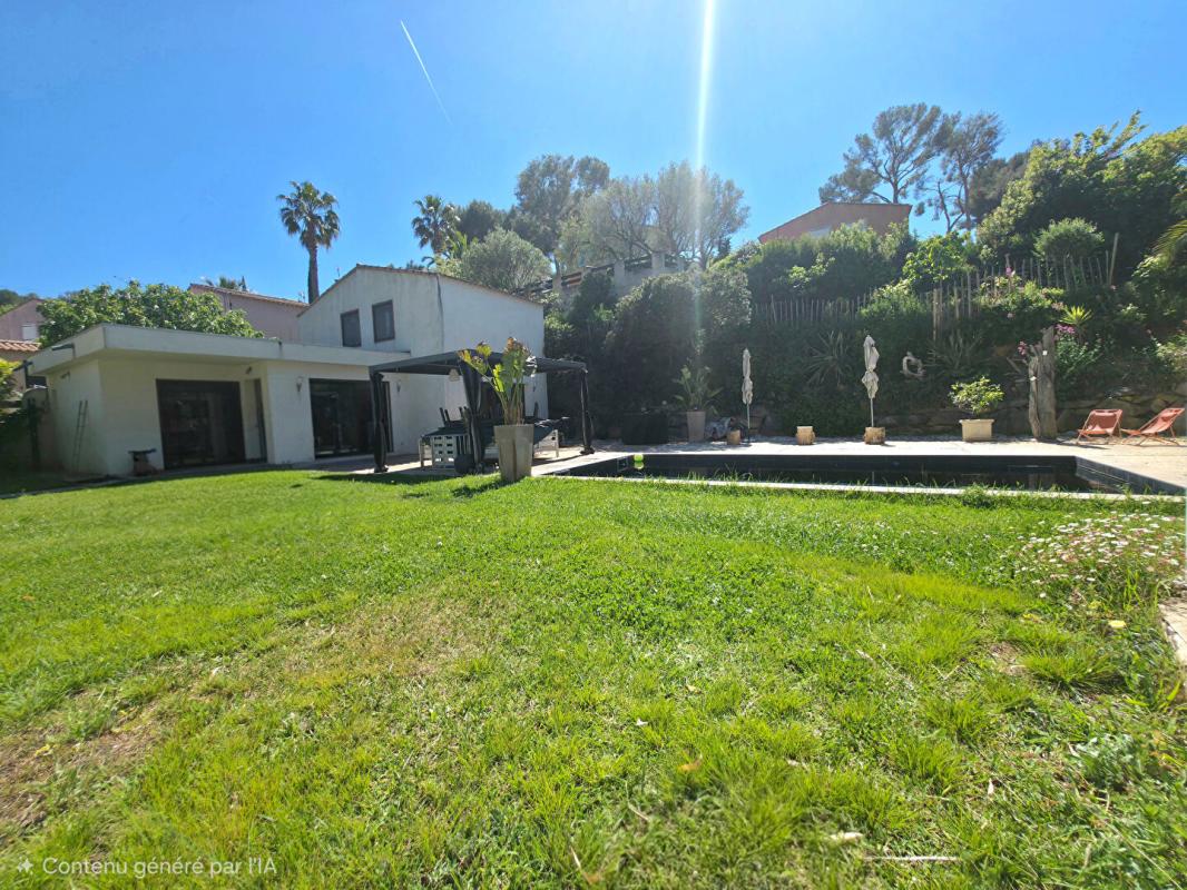 SANARY-SUR-MER Maison type californien a Sanary Sur Mer 5 pièce(s) 100 m2 PISCINE ,GARAGE 2