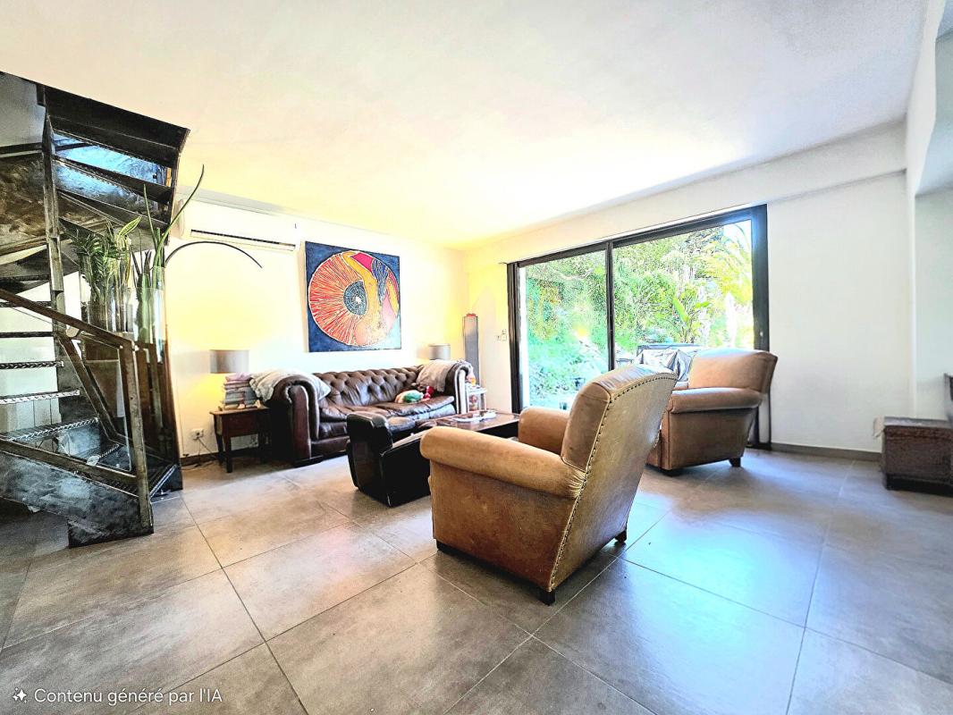 SANARY-SUR-MER Maison type californien a Sanary Sur Mer 5 pièce(s) 100 m2 PISCINE ,GARAGE 4