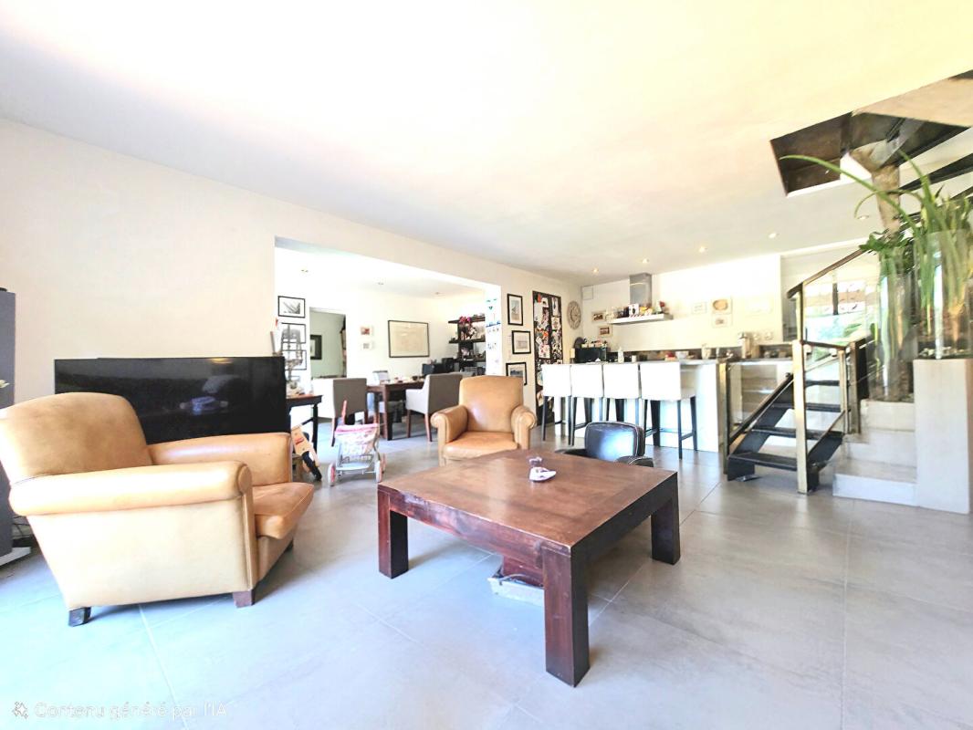 SANARY-SUR-MER Maison type californien a Sanary Sur Mer 5 pièce(s) 100 m2 PISCINE ,GARAGE 5