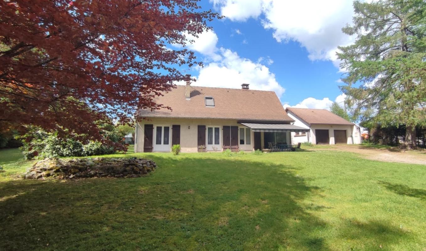 LANOBRE Charmante Maison dans beau quartier de Lanobre 15270 1