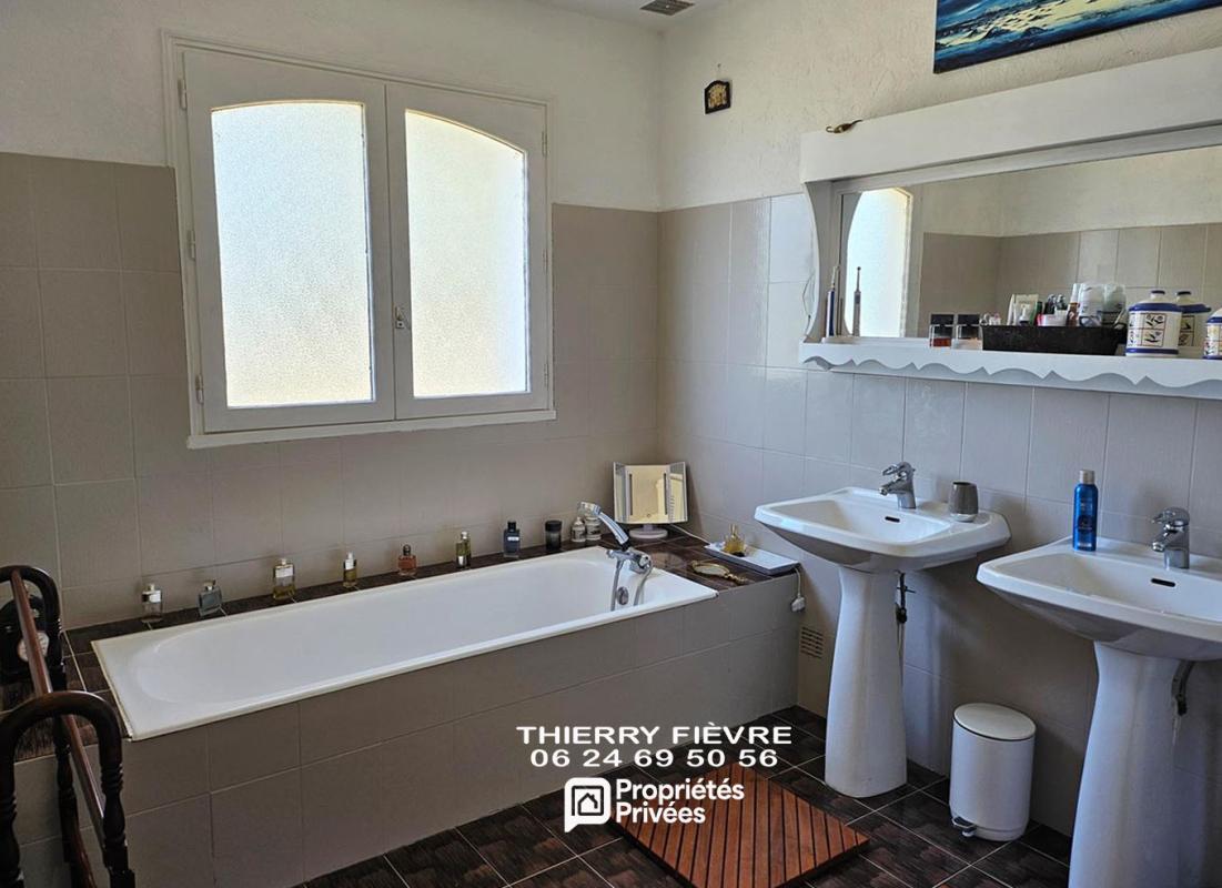 MOULIHERNE Mouliherne 49390  Maison de 156 m2 habitables  de  4 chambres , garage , sur un terrain clos de 2590 m2 8