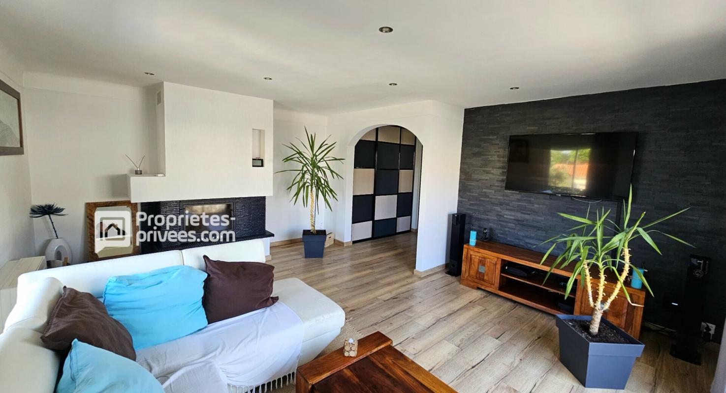 ELNE Elne maison de ville de 145 m² avec piscine et jardin 13