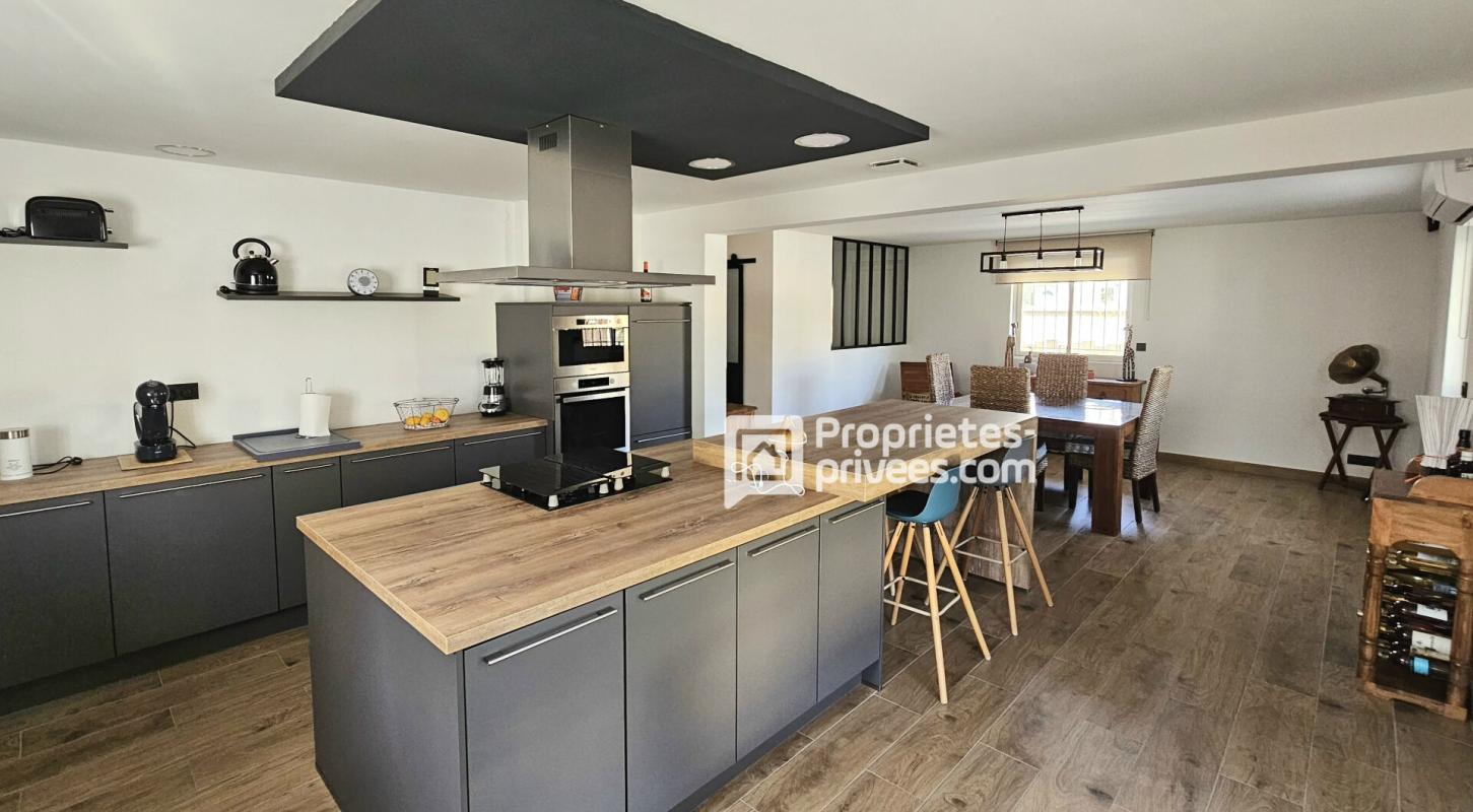 ELNE Elne maison de ville de 145 m² avec piscine et jardin 4