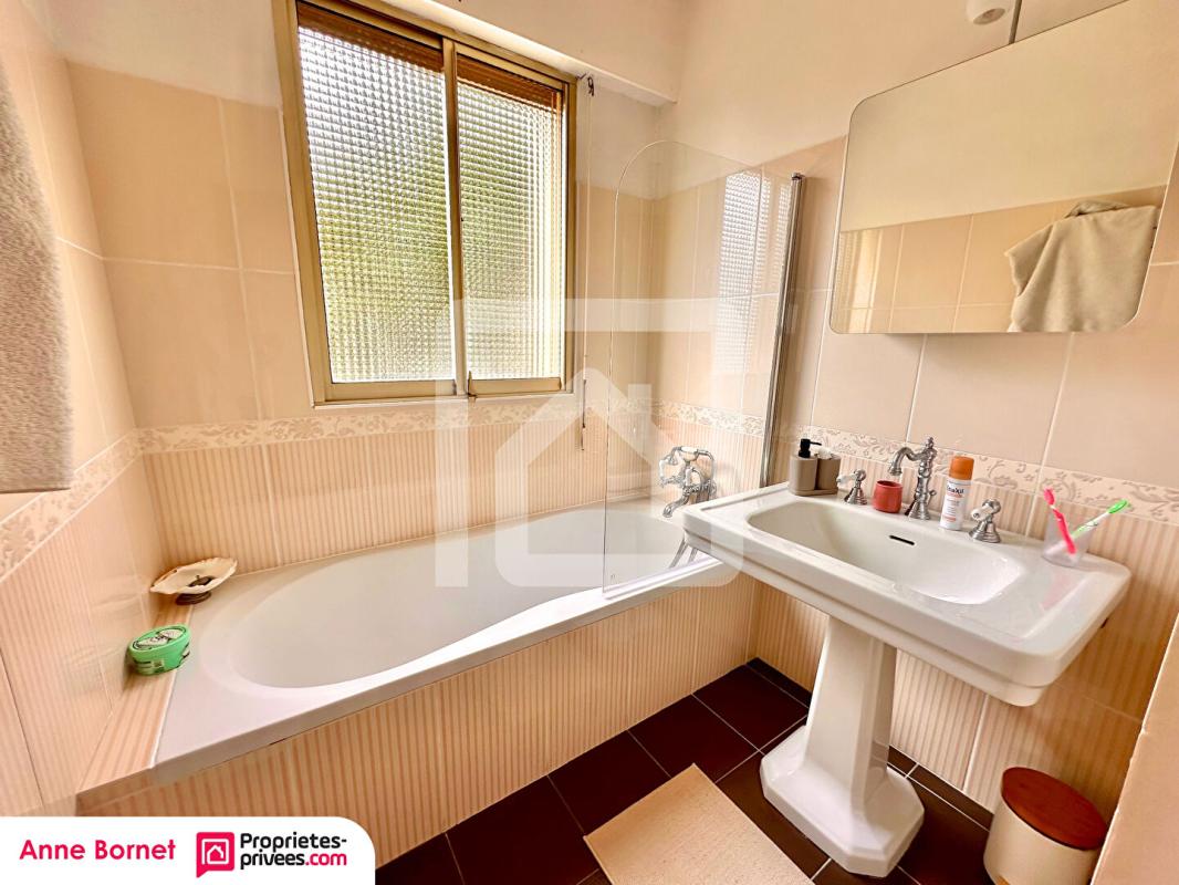 GRASSE Appartement 4 pièces 93 m2 avec terrasse vue panoramique mer, garage, parking privatif et cave 12