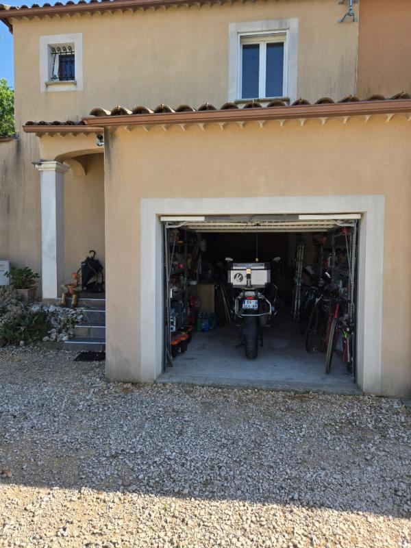 MASSILLARGUES-ATTUECH Villa avec piscine, dans un cadre résidentiel prisé 11