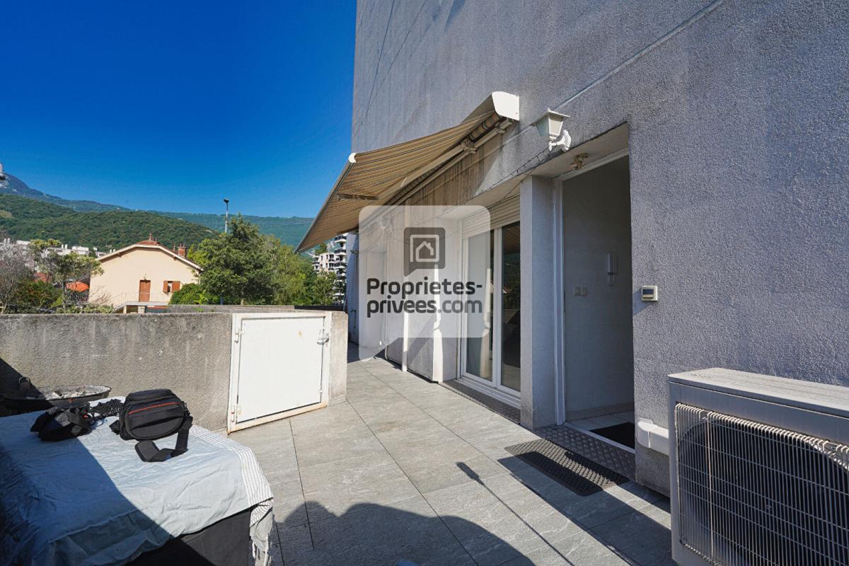 SEYSSINET-PARISET SEYSSINET PARISET T3 de 68m2 + Garage, Parkings & Cave 14