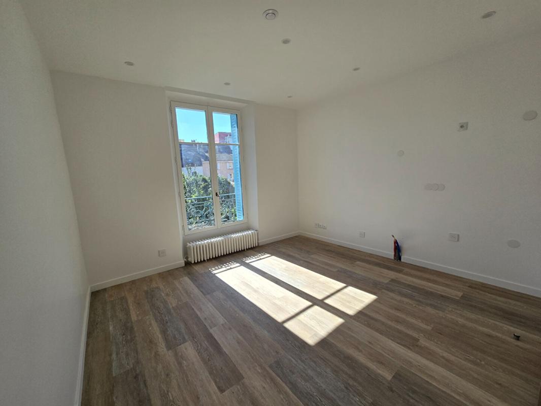 CORBEIL-ESSONNES Maison Corbeil Essonnes 11 pièce(s) 190 m2 12