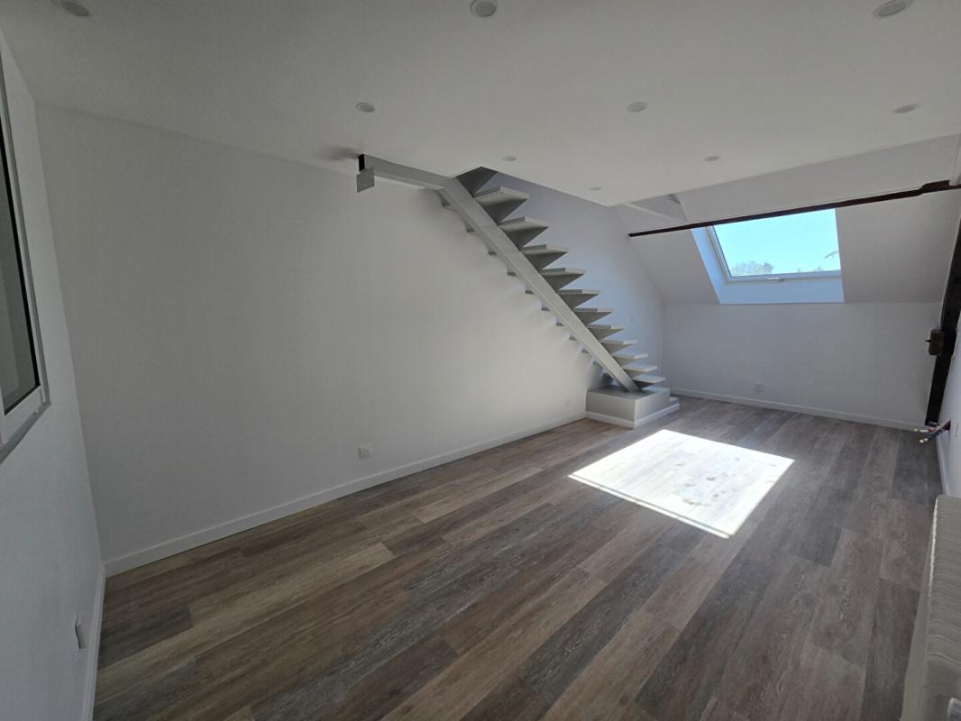 CORBEIL-ESSONNES Maison Corbeil Essonnes 11 pièce(s) 190 m2 16