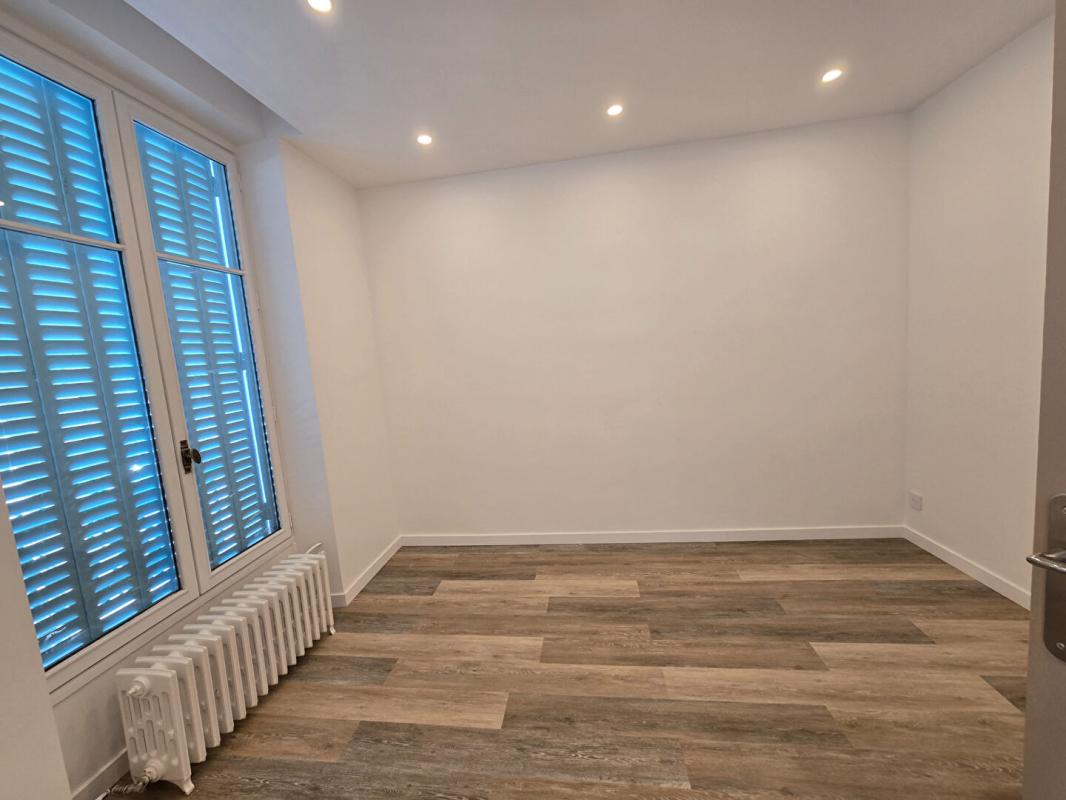CORBEIL-ESSONNES Maison Corbeil Essonnes 11 pièce(s) 190 m2 8