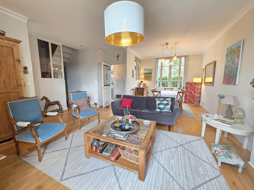 TASSIN-LA-DEMI-LUNE Maison Tassin La Demi Lune 7 pièce(s) 169 m2 1