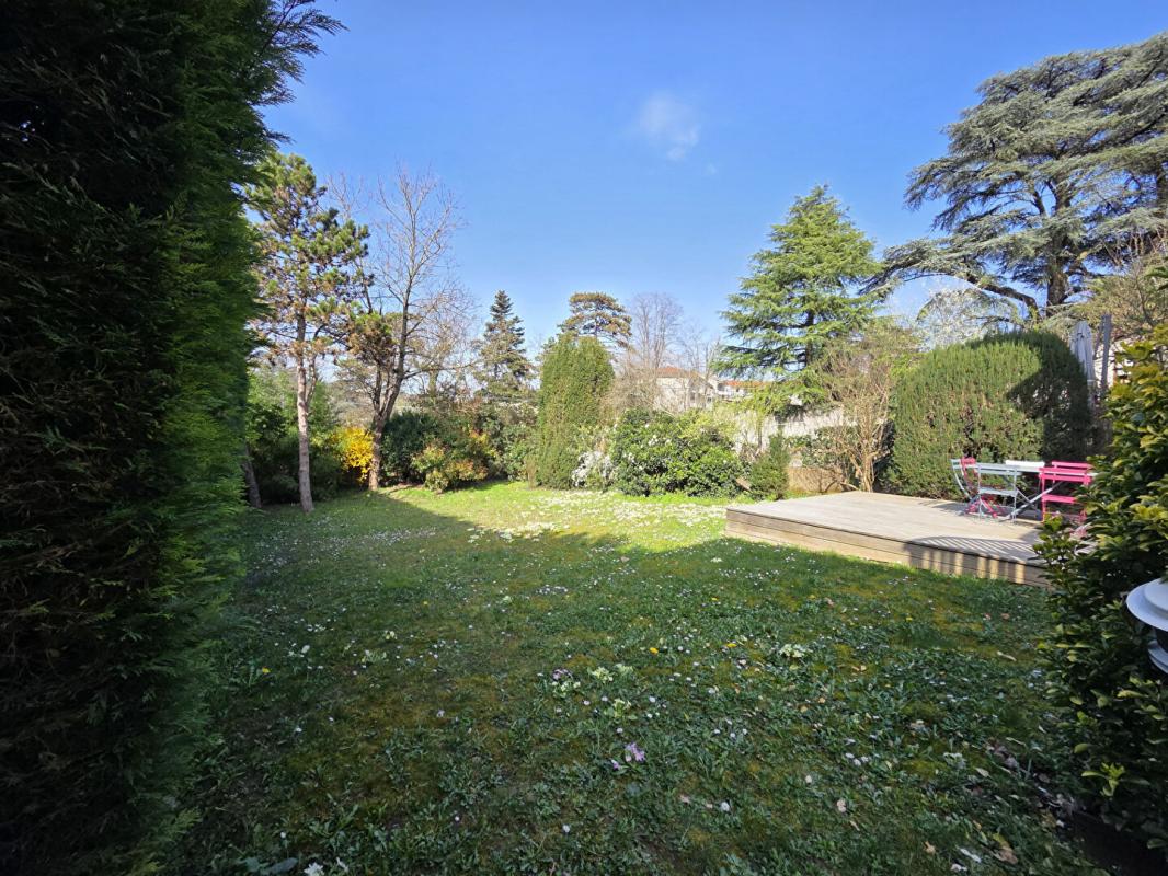 TASSIN-LA-DEMI-LUNE Maison Tassin La Demi Lune 7 pièce(s) 169 m2 14