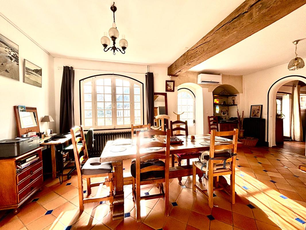 BEAUFORT-EN-VALLEE Demeure de prestige 7 pièce(s) 206 m2 - 3 biens distincts 7