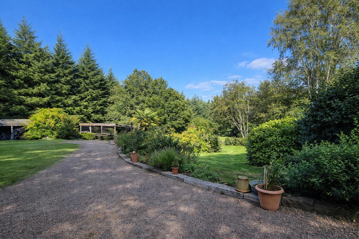 LANGUIDIC Belle Longère atypique de 162 m2 habitables, rénovée avec goût dans le Morbihan  (15 kms de Lorient  -2.5 km d'Hennebont - 6 kms de Languidic - 15 kms de la mer) 11