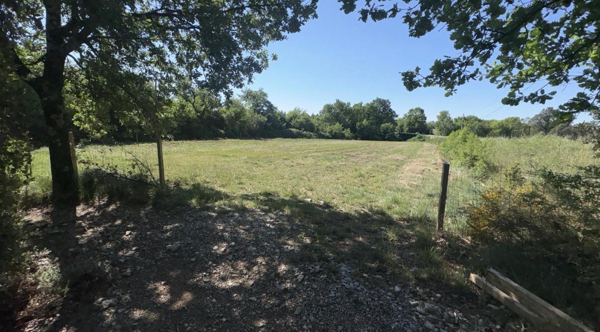 ALES Terrain naturel de 3 421 m²  Cadre privilégié 1