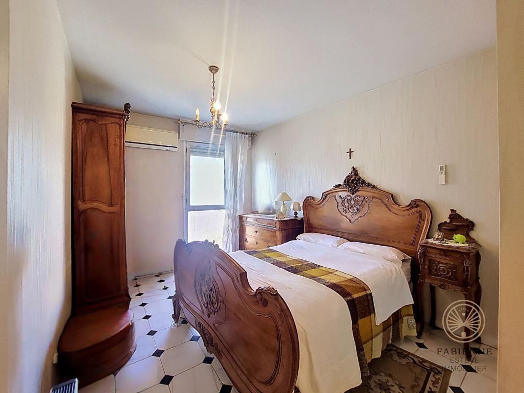 CHATEAURENARD Appartement 98m2 4 pièce(s) 2 chambres terrasse garage cave 10