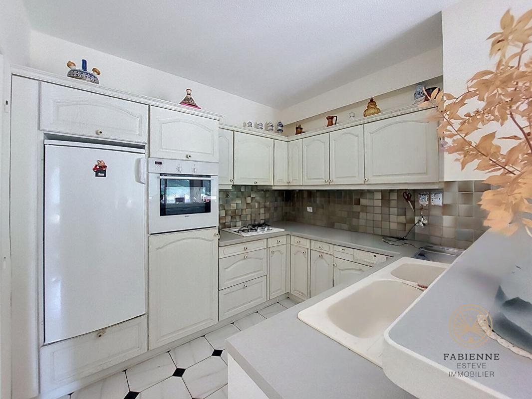 CHATEAURENARD Appartement 98m2 4 pièce(s) 2 chambres terrasse garage cave 5