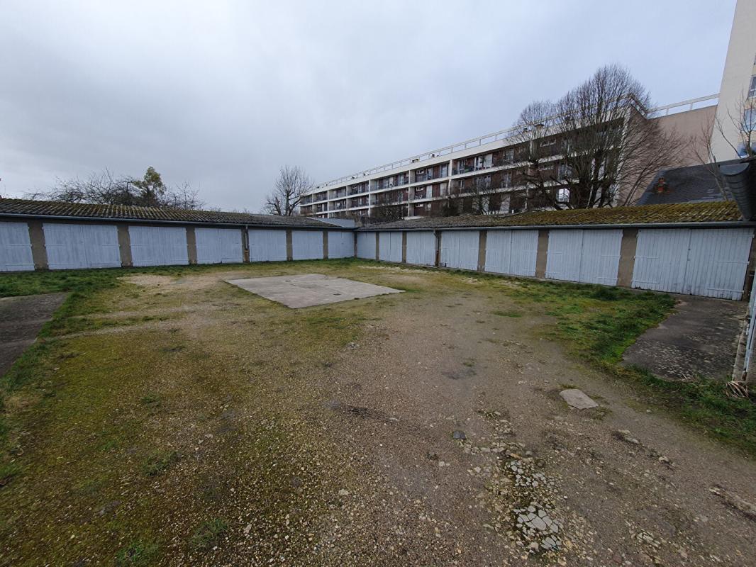 BOURGES Parking / box Bourges 2